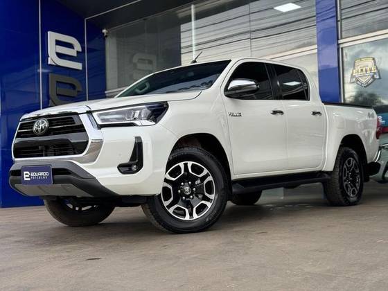 TOYOTA HILUX 2.8 D-4D TURBO DIESEL CD SRX 4X4 AUTOMÁTICO TOYOTA HILUX 2.8 D-4D TURBO DIESEL CD SRX 4X4 AUTOMÁTICO